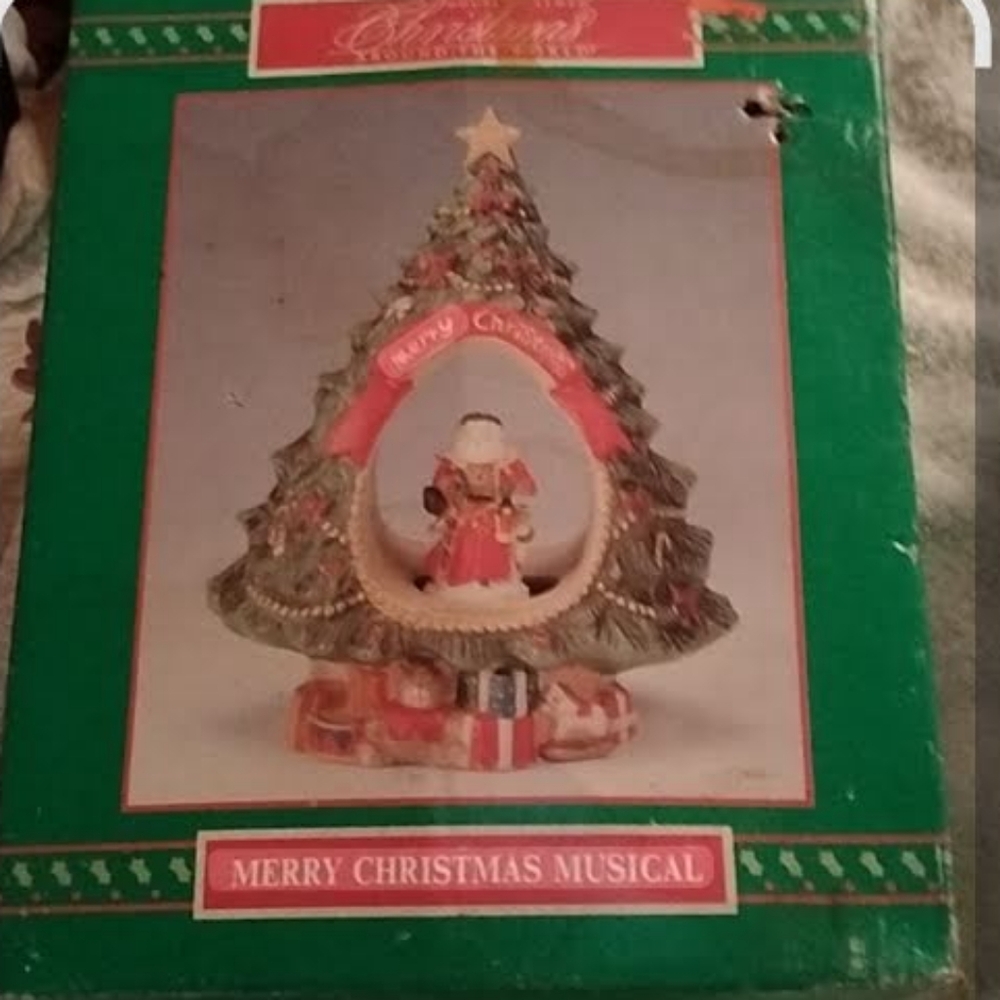 1992 House of Loyd Christmas Around The World musical tree